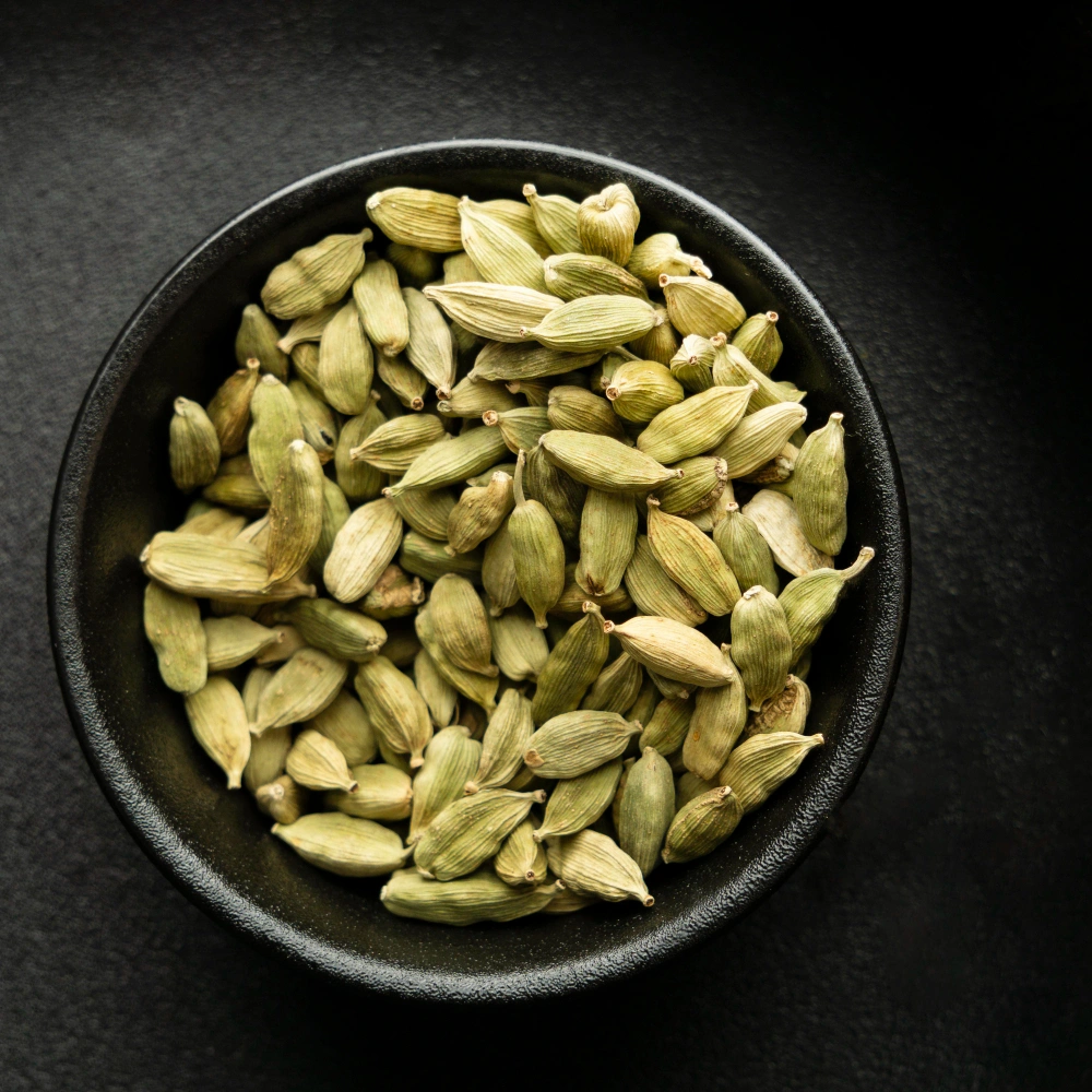Green cardamom pods